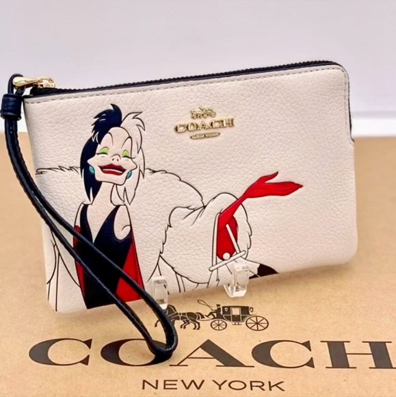 COACH X Disney Villains, NWOT, Cruella Motif, Dempsey Carryall & Wristlet Set - Picture 7 of 13